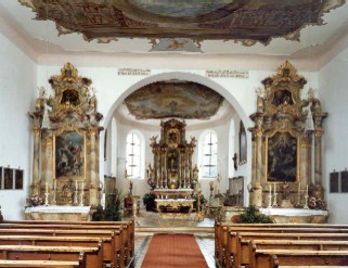 Innenansicht der Pfarrkirche Sankt Johannes Evangelist Michelwinnaden